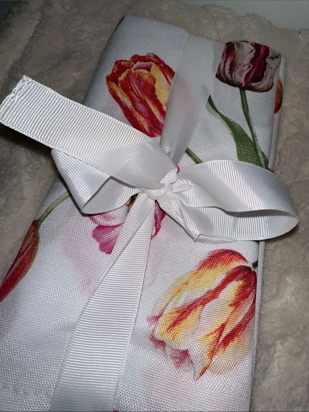 Wegmans Tulip Garden White Magenta Pink Green Set of 8 Polyester Napkins